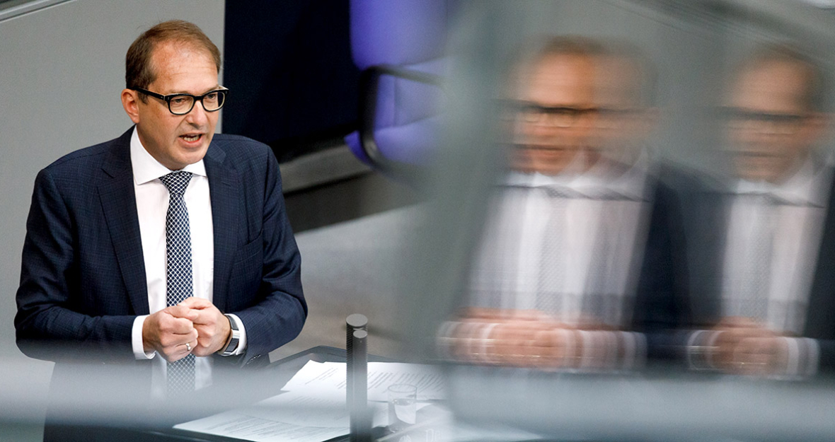 Alexander Dobrindt spricht im Deutschen Bundestag