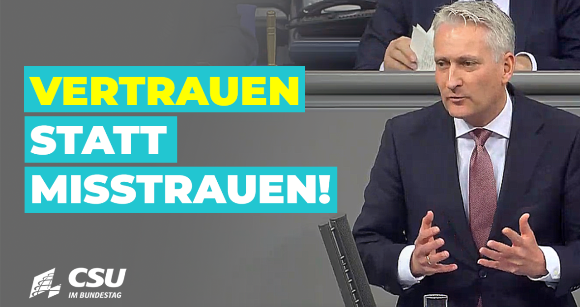 Hansjörg Durz am Rednerpult im Plenum des Deutschen Bundestages