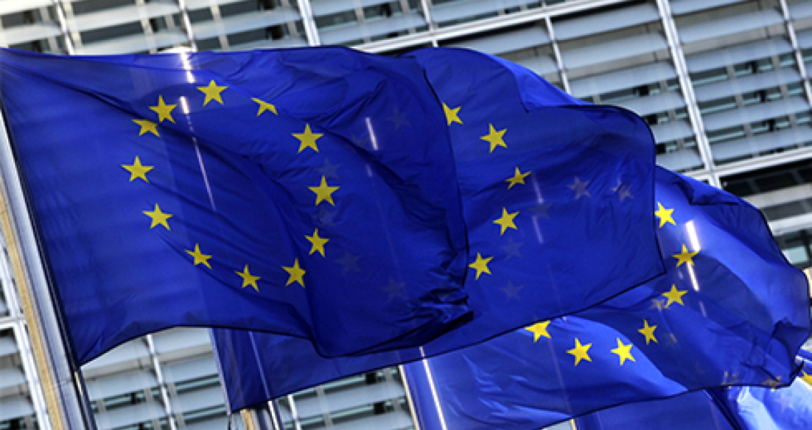 Europaflaggen vor der EU-Kommission in Brüssel