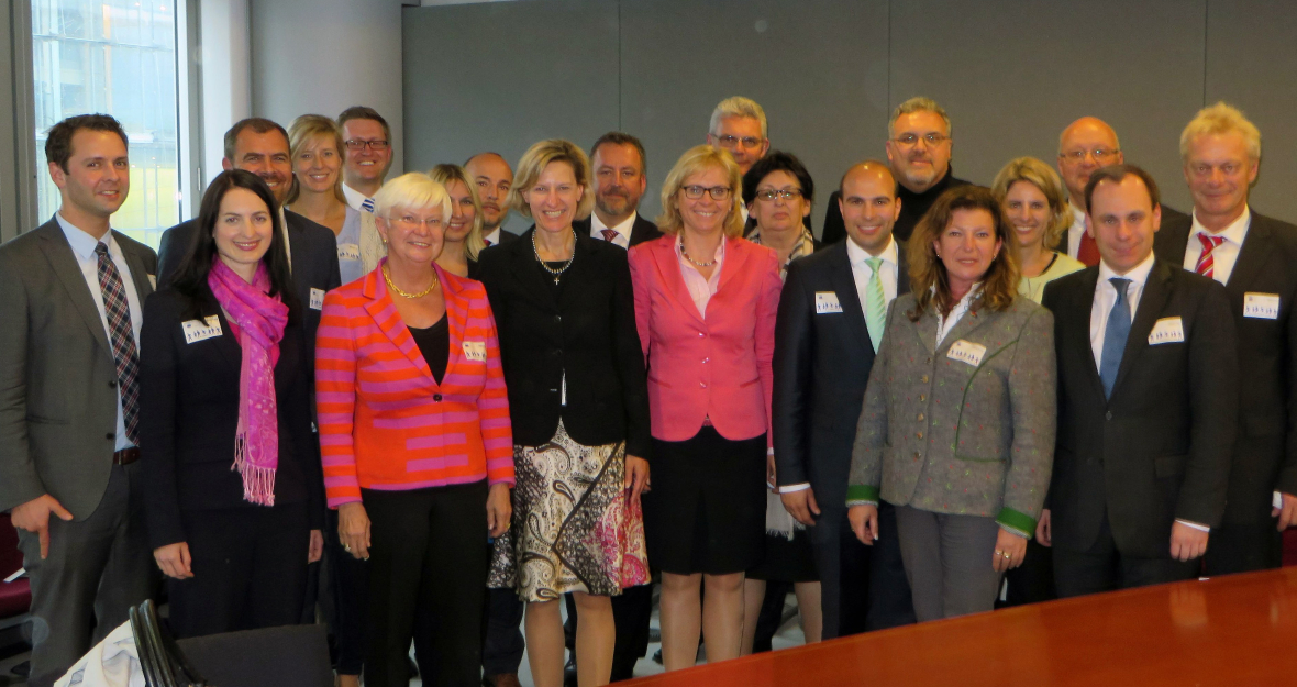 Gerda Hasselfeldt und die neuen Abgeordneten der CSU-Landesgruppe treffen Angelika Niebler, Vorsitzende der CSU-Gruppe im EU-Parlament_490x275 