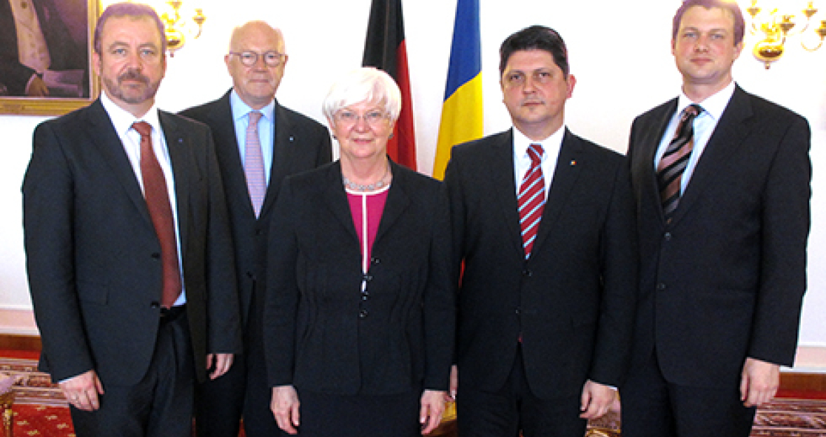 Gerda Hasselfeldt und Delegation beim Gespräch mit dem rumänischen Außenminister, Titus Corlăţean