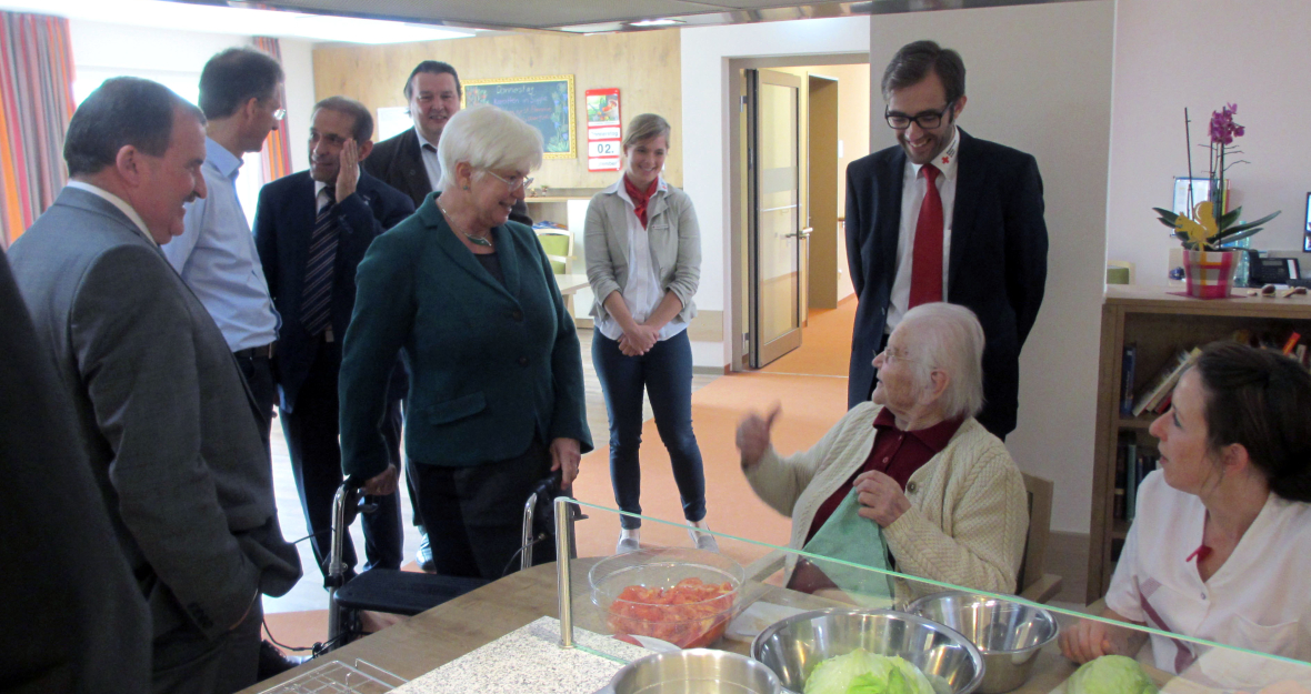 Gerda Hasselfeldt und Max Straubinger besuchten die neueste Pflegeeinrichtung des Bayerischen Roten Kreuzes (BRK) 490x275
