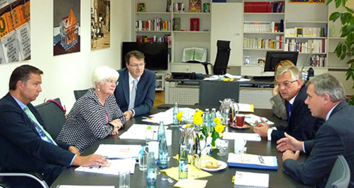 Gerda Hasselfeldt zu Gast beim Bundesamt für Migration und Flüchtlinge (BAMF) in Nürnberg_490x275
