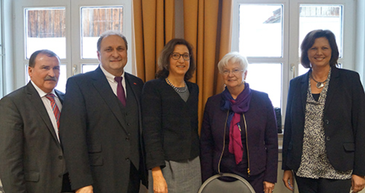 Hans Peter Wollseifer, Präsident des Zentralverbandes des Deutschen Handwerkes (ZDH), und Margret Suckale, Präsidentin des Chemiearbeitgeberverbandes tauschten sich mit der CSU-Landesgruppe in Wildbad Kreuth aus.