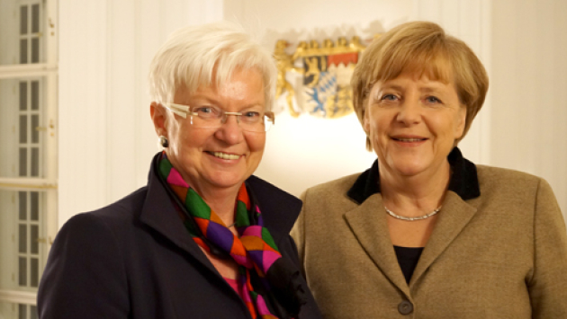 v.l.n.r.: Landesgruppenvorsitzende Gerda Hasselfeldt mit Bundeskanzlerin Dr. Angela Merkel