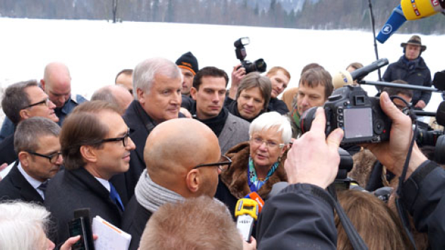 Gerda Hasselfeldt begrüßt Horst Seehofer in Wildbad Kreuth