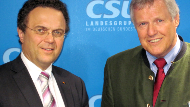 Dr. Hans-Peter Friedrich und der Präsident des Bayerischen Jagdverbandes, Prof. Dr. Jürgen Vocke