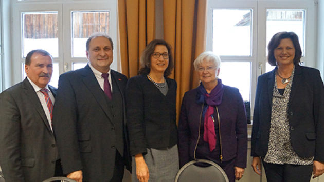 Hans Peter Wollseifer, Präsident des Zentralverbandes des Deutschen Handwerkes (ZDH), und Margret Suckale, Präsidentin des Chemiearbeitgeberverbandes tauschten sich mit der CSU-Landesgruppe in Wildbad Kreuth aus.